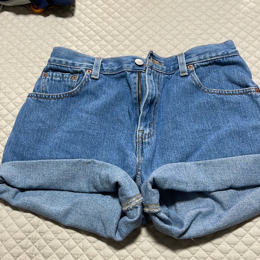 Short Levis size 8